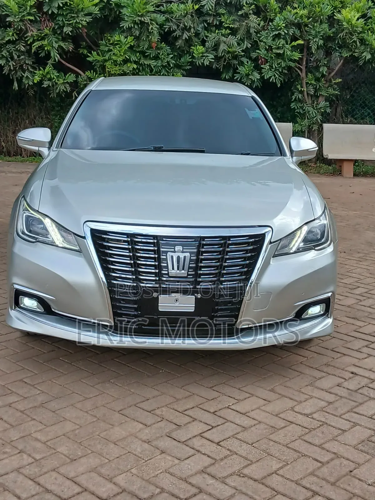 Toyota Crown 2016 Silver