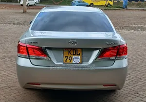Toyota Crown 2016 Silver