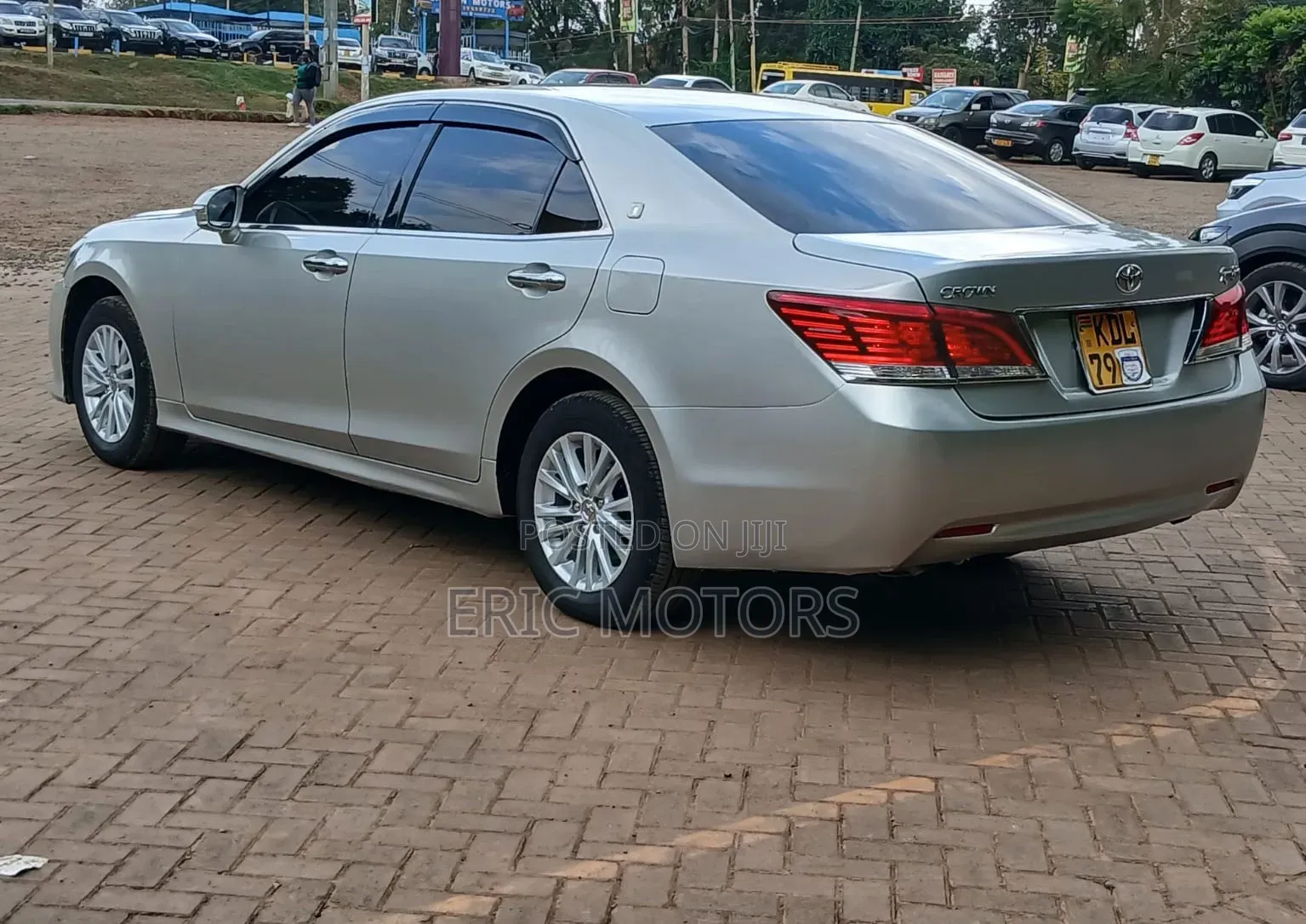 Toyota Crown 2016 Silver