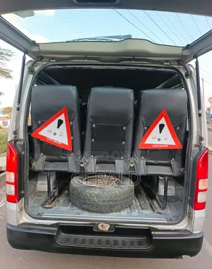 Toyota HiAce 2012 Silver