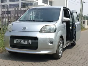 Toyota Porte 2015 Silver
