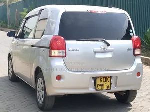 Toyota Porte 2015 Silver