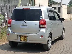 Toyota Porte 2015 Silver