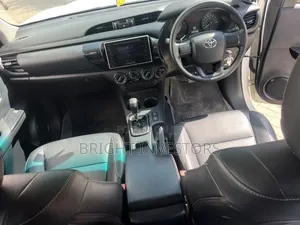Toyota Hilux 2019 White