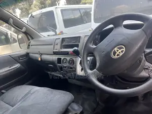 Toyota HiAce 2013 White