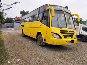 Isuzu Executive Bus 1997 Yellow