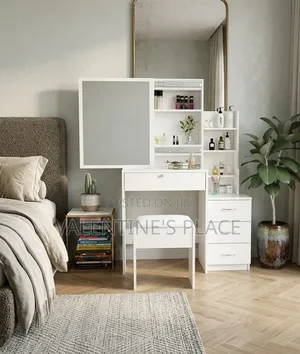 Dressers/Dressing Tables