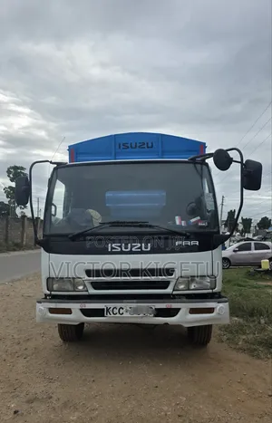 Isuzu FRR33 Enclosed Body