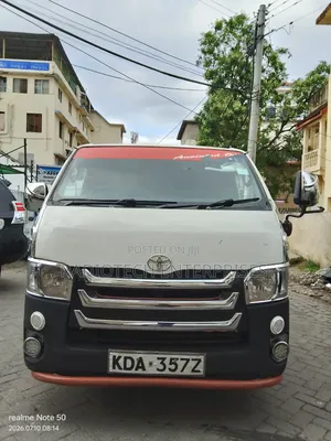 Toyota HiAce 2013 White