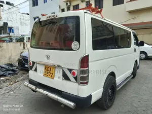 Toyota HiAce 2013 White