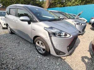 Toyota Sienta 2019 Silver