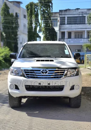 Toyota Hilux 2010 White