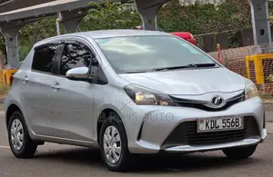 Toyota Vitz 2015 Silver