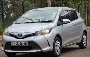 Toyota Vitz 2015 Silver