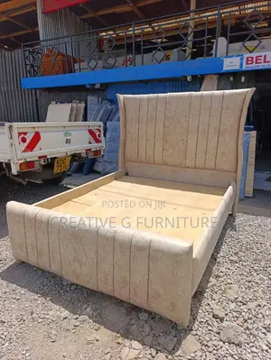 4x6 Chester Bed – Beige Upholstery