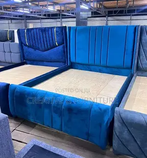 5x6 Chester Bed – Velvet Blue Upholstery