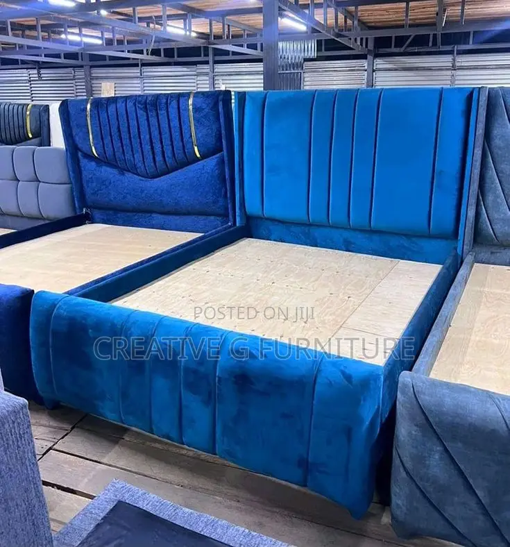 5x6 Chester Bed – Velvet Blue Upholstery