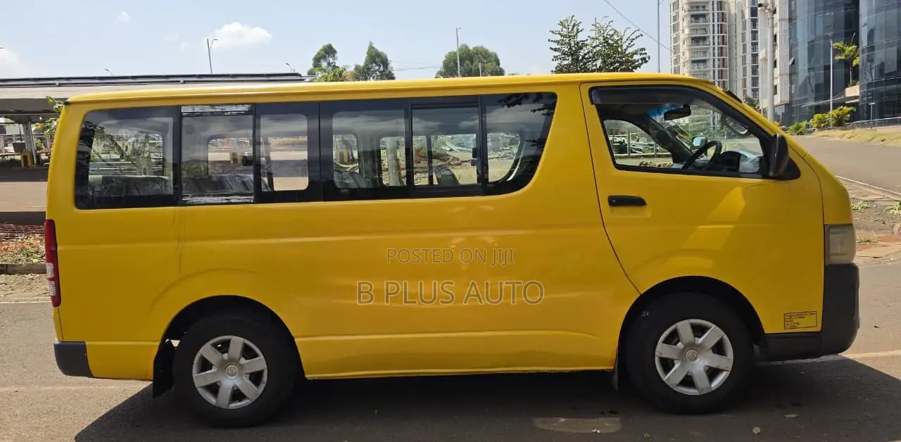 Toyota HiAce 2007 Yellow