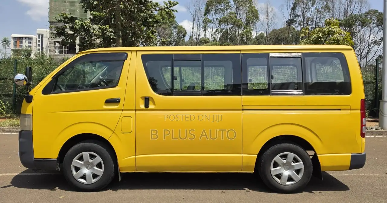 Toyota HiAce 2007 Yellow