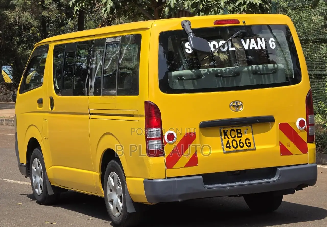 Toyota HiAce 2007 Yellow