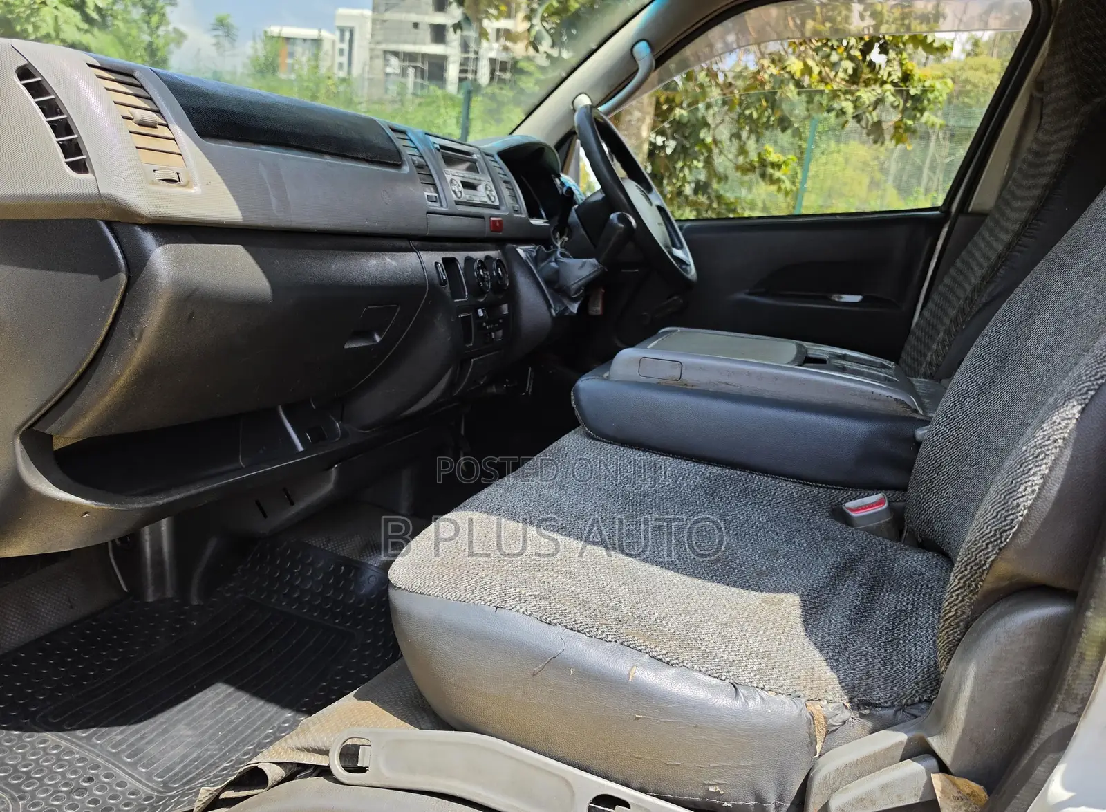 Toyota HiAce 2007 Yellow