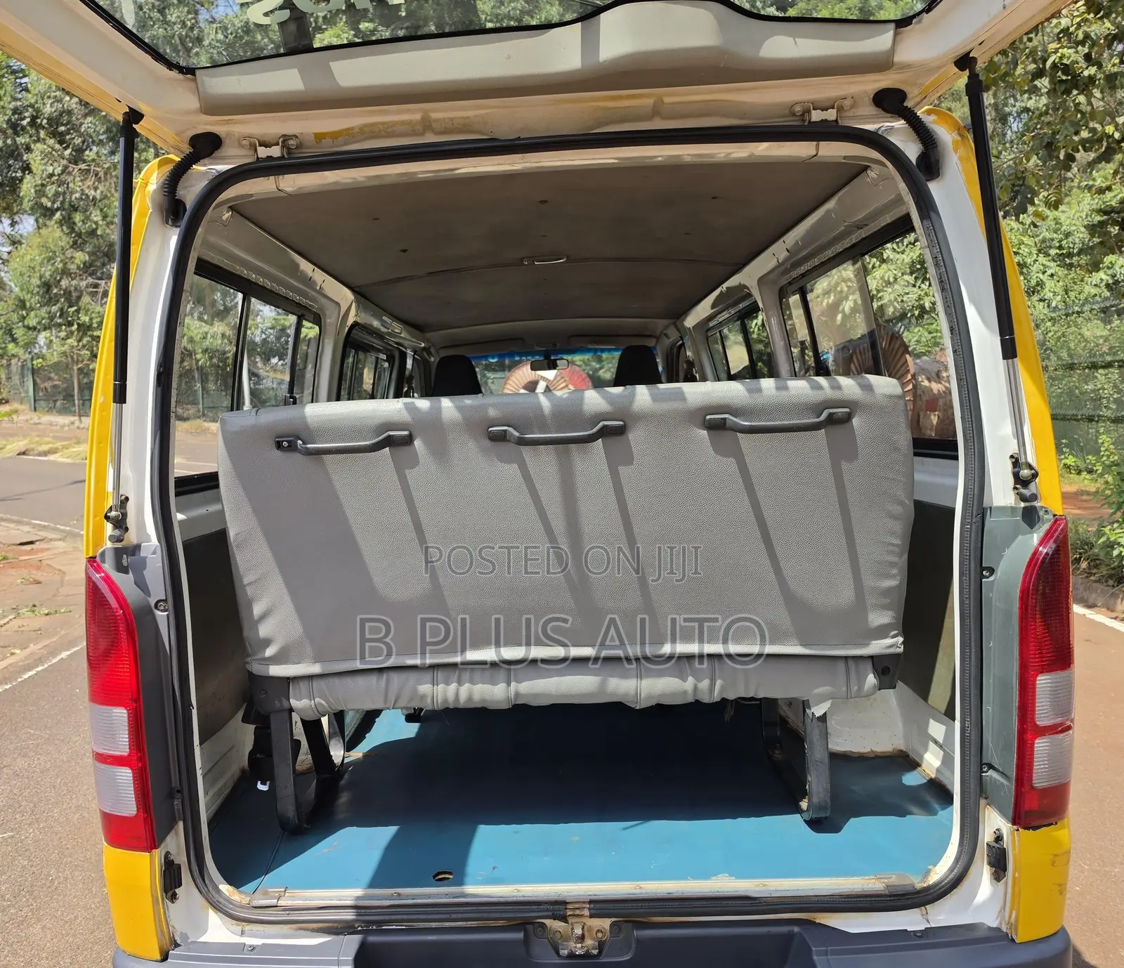 Toyota HiAce 2007 Yellow