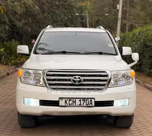 Toyota Land Cruiser 2010 White