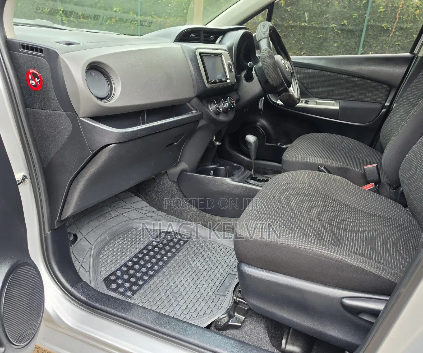 Toyota Vitz 2015 Silver