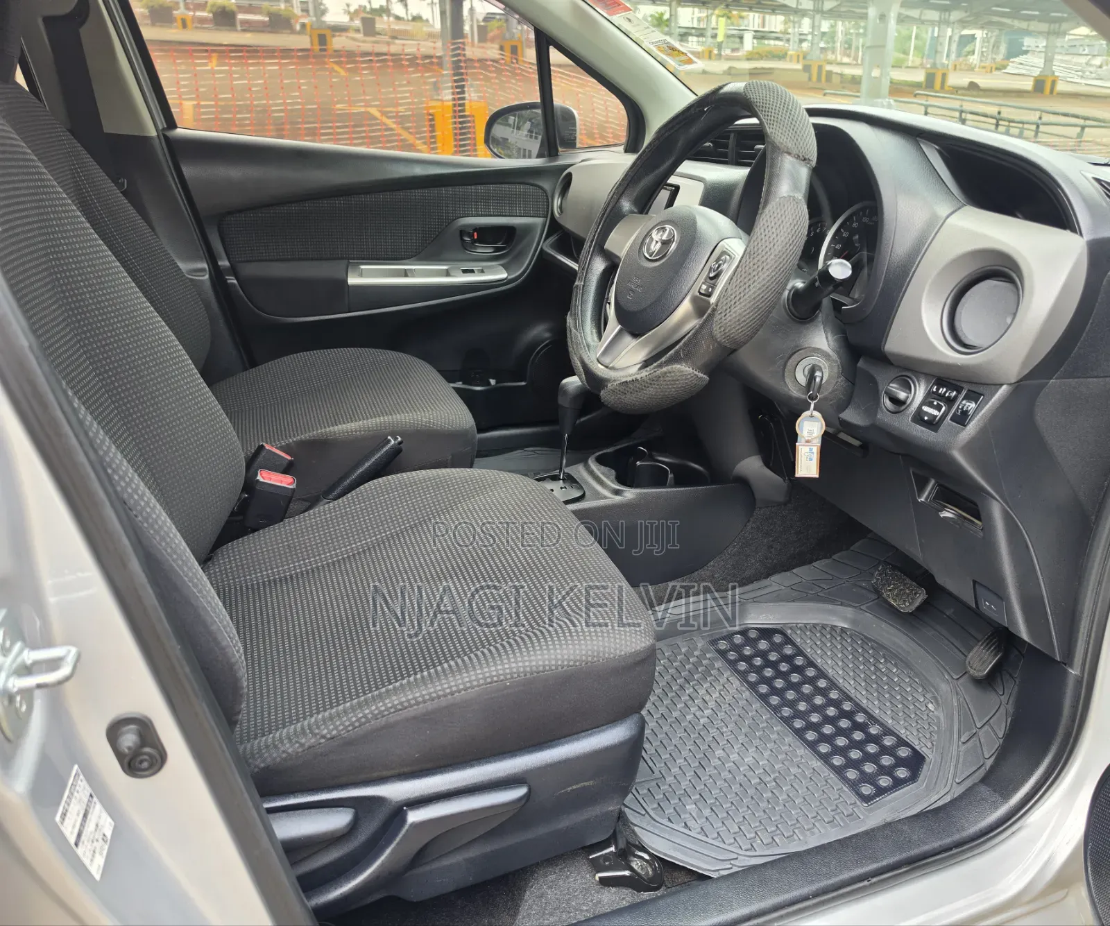 Toyota Vitz 2015 Silver