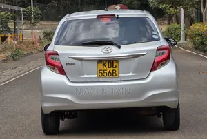 Toyota Vitz 2015 Silver