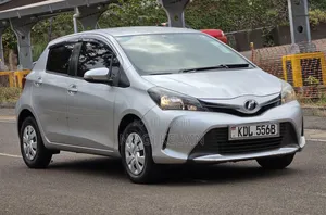Toyota Vitz 2015 Silver