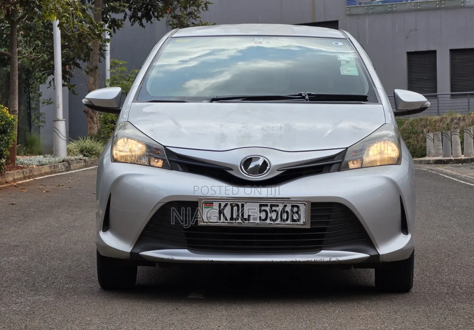 Toyota Vitz 2015 Silver