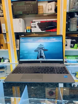 Laptop HP 250 G10 16GB Intel Core i5 SSD 512GB