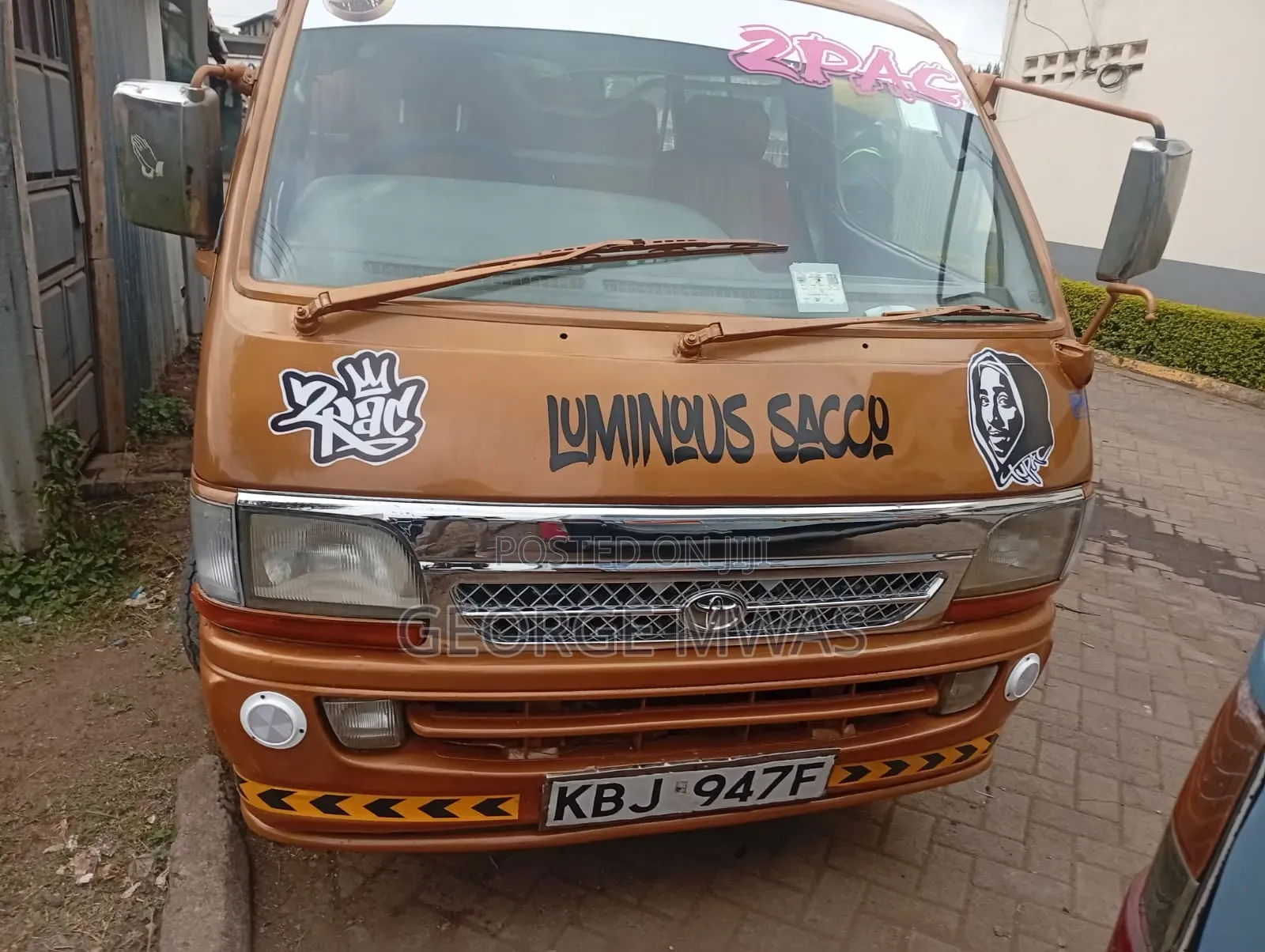 Toyota HiAce 2002 Brown