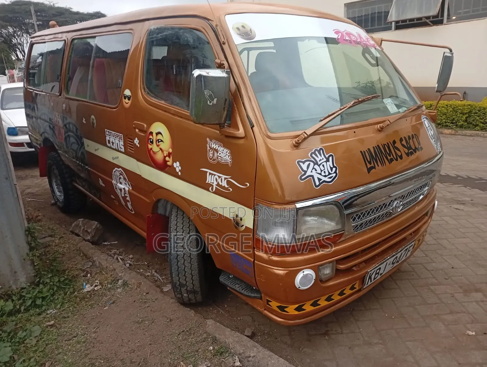Toyota HiAce 2002 Brown