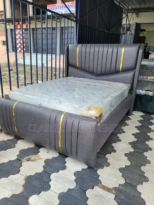 5x6 Grey Bed With Hold Trim