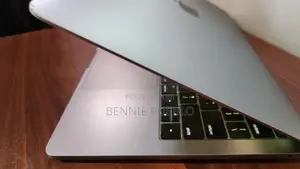Laptop Apple MacBook Pro 2017 8GB Intel Core i5 SSD 256GB