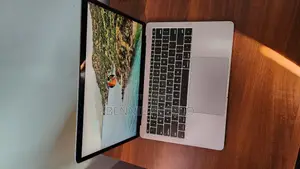 Laptop Apple MacBook Pro 2017 8GB Intel Core i5 SSD 256GB