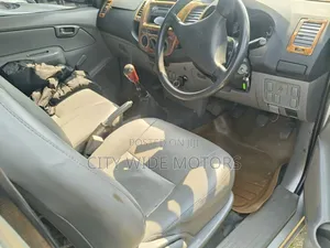 Toyota Hilux 2011 Silver