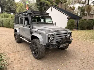 Land Rover Defender Puma 110 SW 2012 Gray