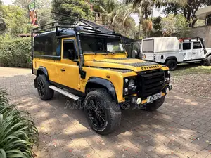 Land Rover Defender Puma 110 2.4 TD 2009 Yellow