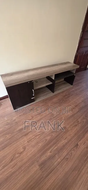Classiv TV Stand