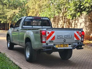 Isuzu D-MAX 2014 Gray