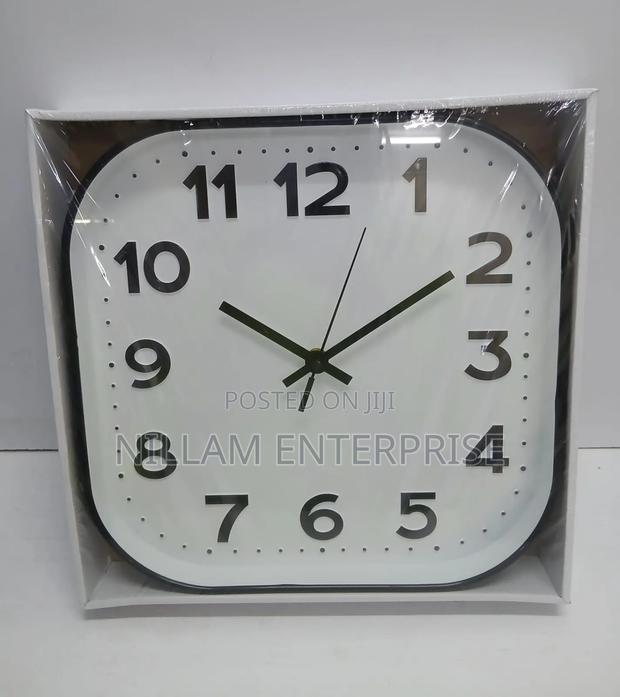 Classic Quartz Wall Clock - thumbnail 2