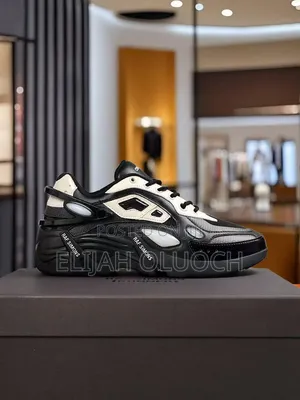 Raf Simons. “ Runner“
Quality Leather 
Full Boxed 
Size 39-45