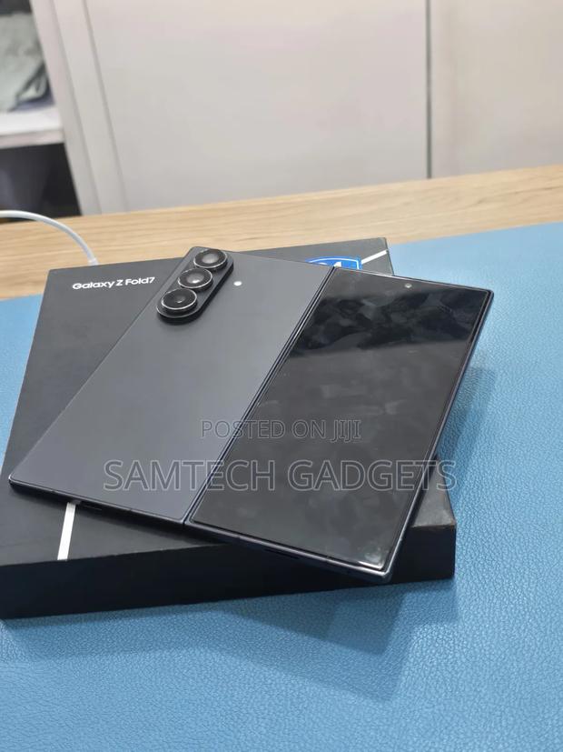 Samsung Galaxy Z Fold7 256 GB Black - main view