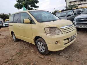Toyota Noah 2005 Yellow