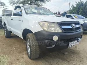 Toyota Hilux 2010 White