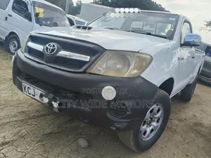 Toyota Hilux 2010 White
