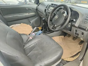 Toyota Hilux 2010 White